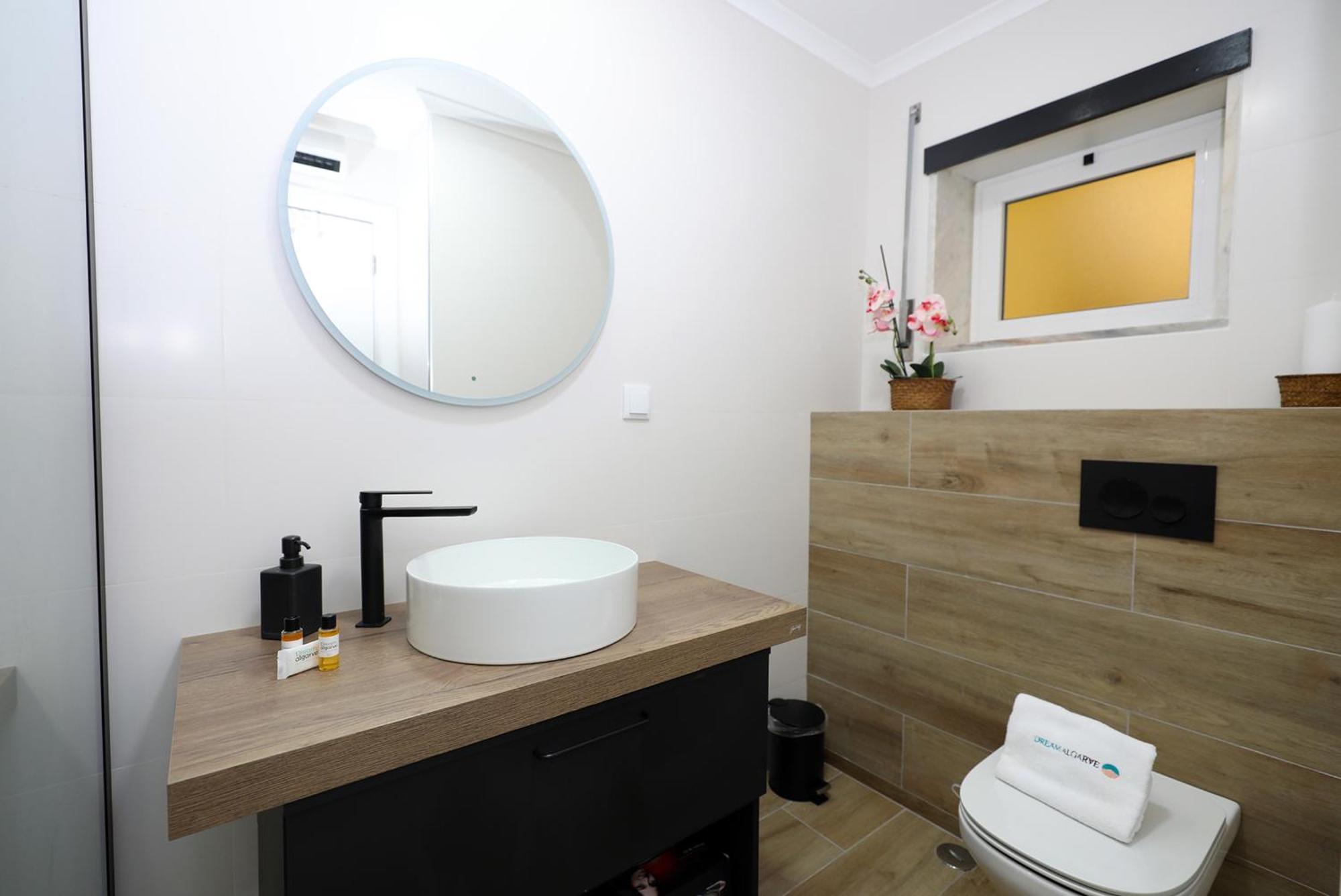 B11 - Beach Way Apartment Lagos Exterior photo