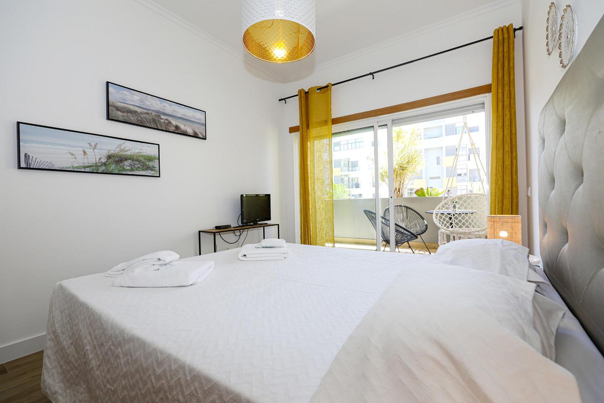 B11 - Beach Way Apartment Lagos Exterior photo